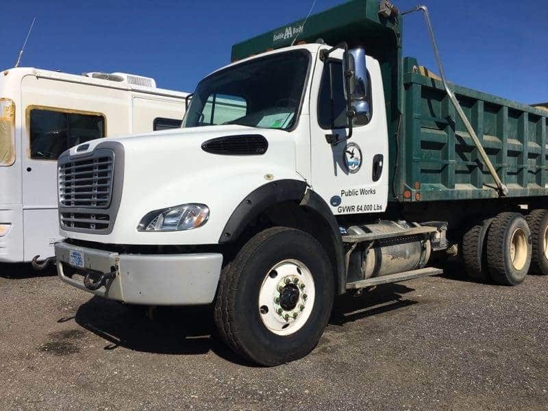 Body shop for commercial trucks after accidents.